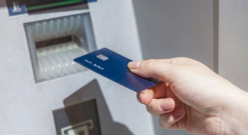 Nagy változásokat jelentett be az egyik legnagyobb hazai bank: ez sokaknak okoz majd kellemetlenséget