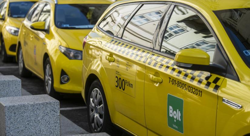 Tüntetést szerveznek szerdára a taxisok