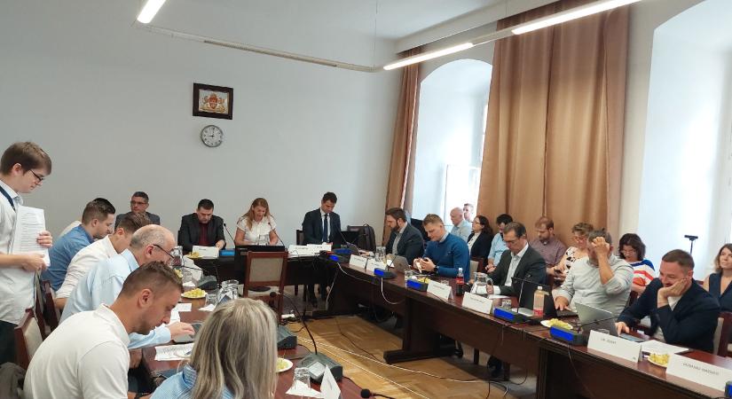 Több fideszes is otthagyta másodállását, hogy megőrizhesse fővárosi pozícióját