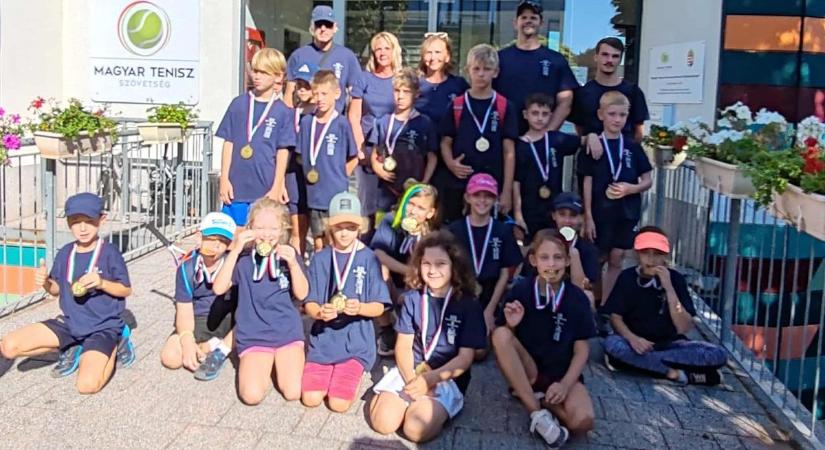 Öt balatonboglári teniszcsapat küzdött a budapesti országos bajnokságon