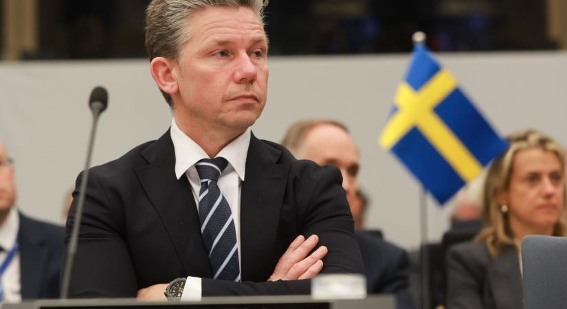A svéd védelmi miniszter szerint Európának a békeidős gondolkodásmódról át kell térnie a háborús felkészülésre