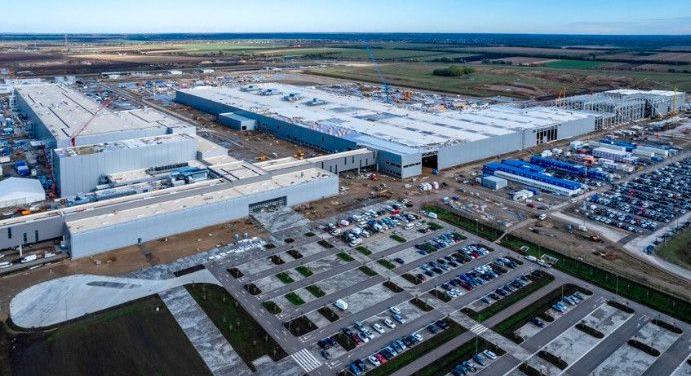 Orbán szóba hozta a debreceni BMW-gyárat