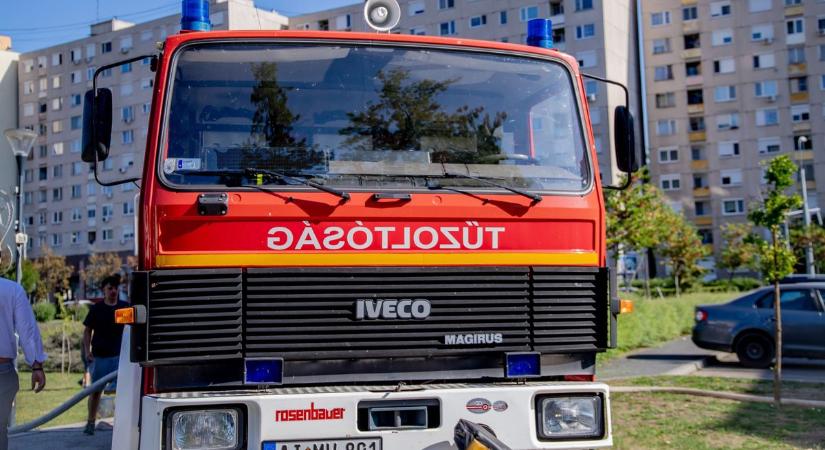 Parkoló autónak ütközött egy autó a borsodi településen, tűzoltók és mentő is érkezett a helyszínre