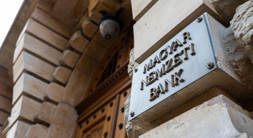 Döntött az alapkamatról az MNB, Varga Mihály erős üzenetet küldött
