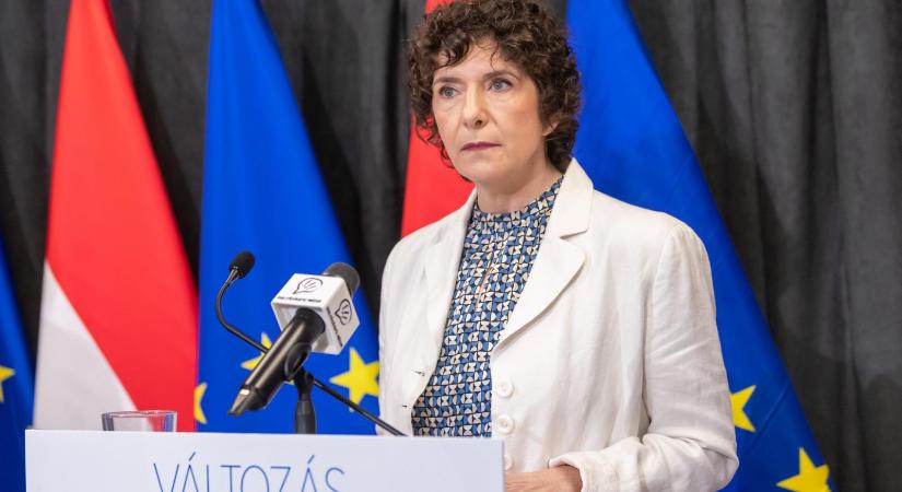 Dobrev Klára 55 millió forint nyomravezetői díjat ajánl fel annak, aki bizonyítani tudja, hogy ki a Budapesti Javítóintézet körüli pedofilbotrányban állítólag érintett két politikus