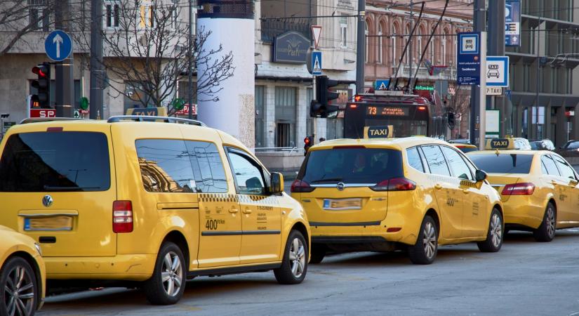 Szerda reggel taxis tüntetés lesz Budapesten