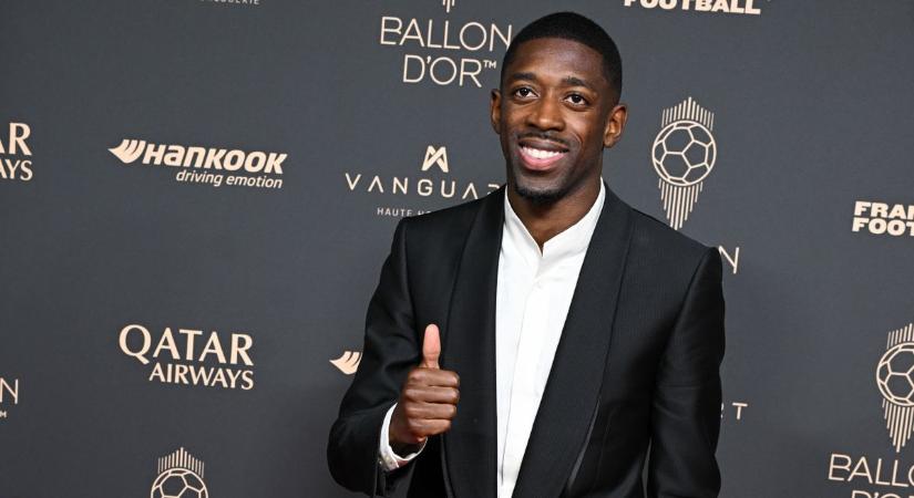 Ez aztán a luxus, méregdrága ruhában vette át az Aranylabdát a PSG sztárja