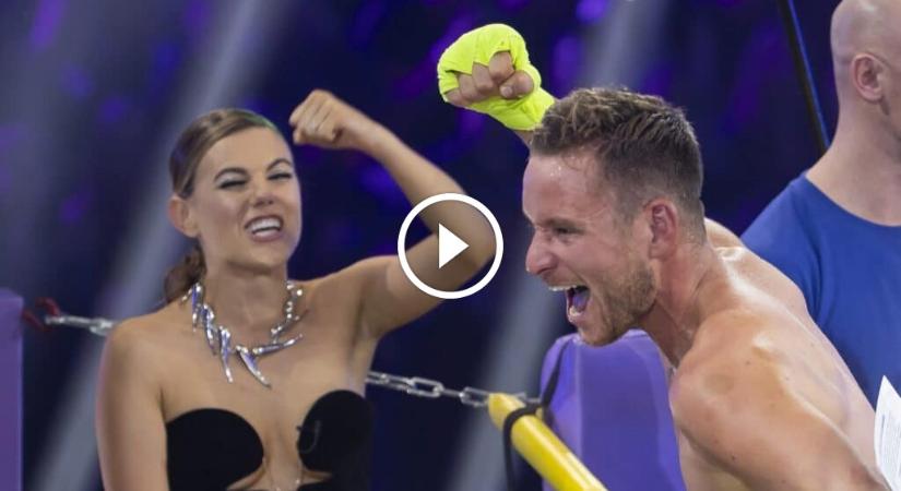 Csobot Adél mellvillantós szettben jelent meg a Sztárboxban, kicsit el is lopva a show-t