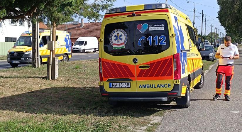 Ketten megsérültek a hármas karambolban, az egyik autós elhajtott a helyszínről – fotók, videó