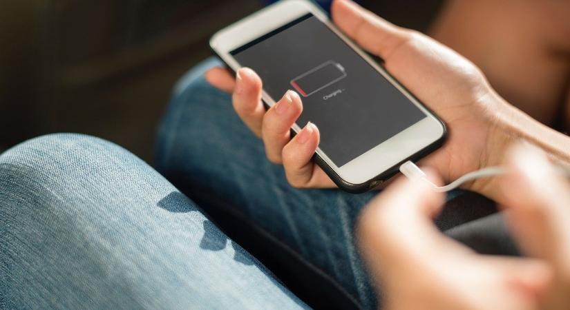 Megkongatták a vészharangot: ezek a töltők bármikor kigyulladhatnak – azonnal kivonták őket a forgalomból