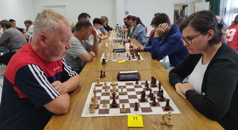 Izgalmas verseny Péten, pontegyenlőség az élen