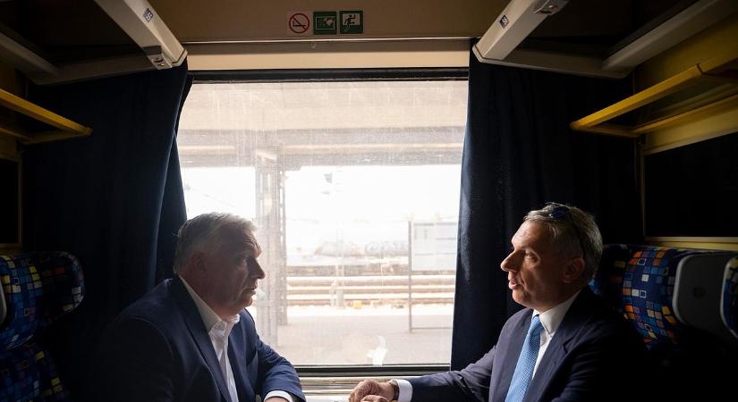 Orbán Viktor vonatra szállt és Lázár János is vele tartott: kiderült a miniszter rémálma
