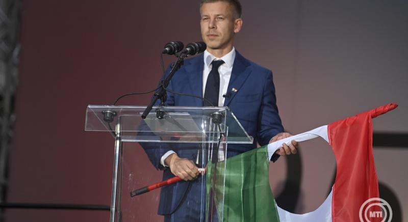 Nem függesztik fel Magyar Péter mentelmi jogát