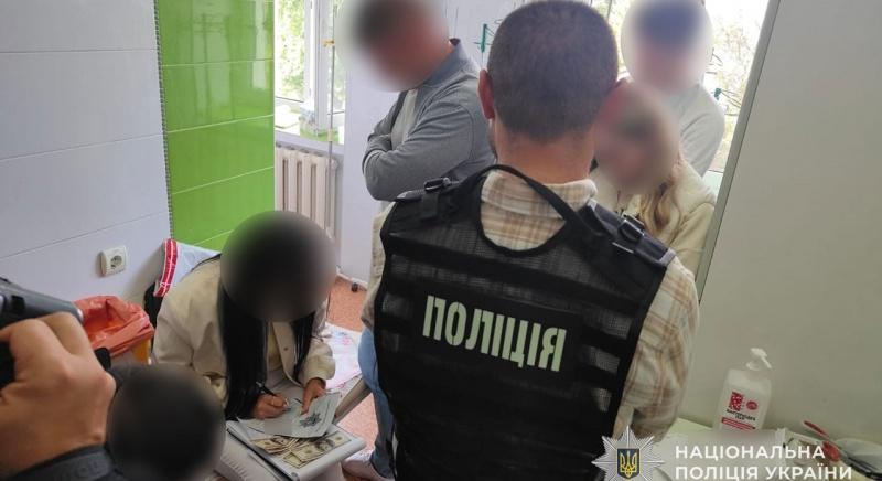 Kenőpénzt követelt a „szükséges” diagnózisért egy katonaorvosi bizottság vezetője Ternopil megyében, őrizetbe vették