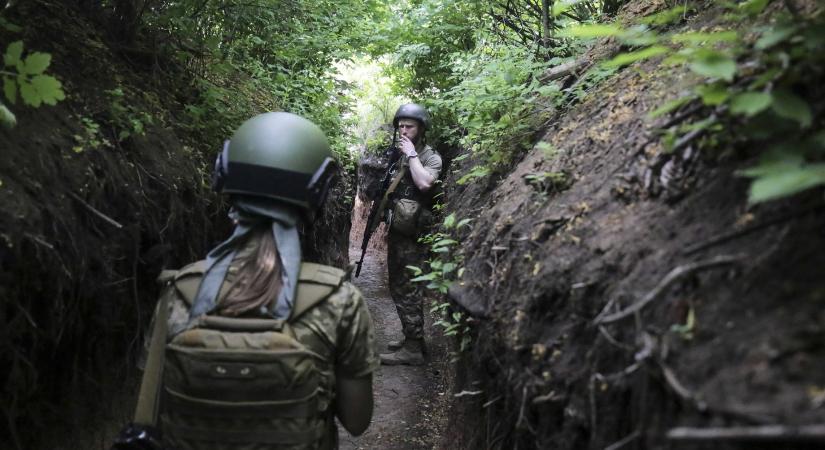 Hősök lesznek, ha akarnak, ha nem – ukrán katonák a lövészárkokban