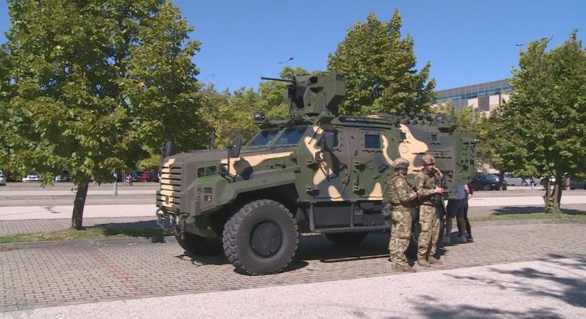 Adaptive Hussars 2025 – Katonai járműszemle Győrben