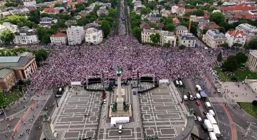 Mit érnek el Pottyondy Edináék a közbeszédes akciójukkal? – Utcai zaj vagy politikai erő a tüntetés Magyarországon?