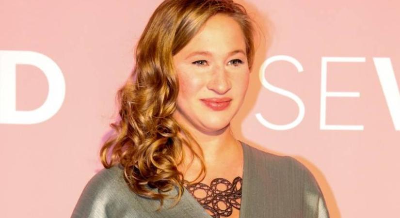 Tenki Réka és várandós húga ugyanabban az estélyiben: a színésznő is kerek pocakkal viselte