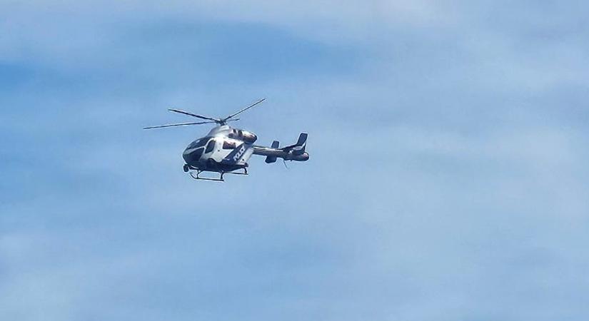 Vajon mi történhetett? Rendőrségi helikopter köröz Nagyecsed felett, a városban öt rendőrautót is láttak