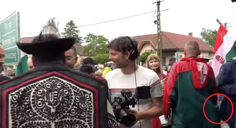 Gyerekek jelenlétében is fegyverrel pózolhatott Ruszin Szendi Romulusz Magyar Péter mellett – gyanús a csend a Tisza részéről