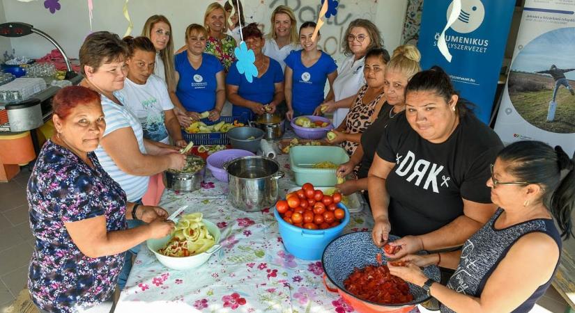Paradicsomból közösség: befőzéssel ünnepelték a Kiskert program sikereit Vizsolyban