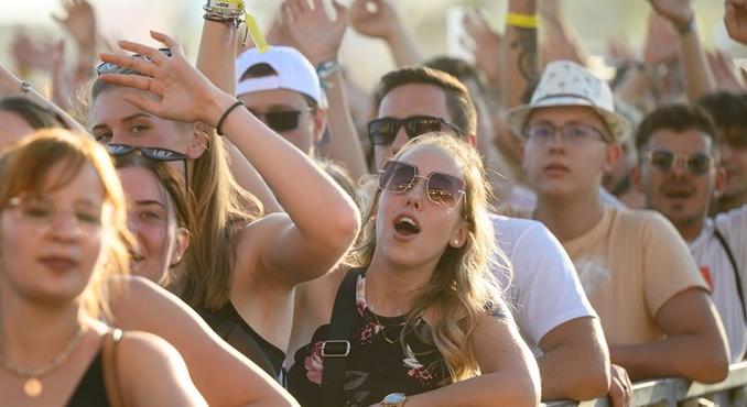 "A fesztiválokon mocskos fideszező fiatalok nem feltétlenül reprezentálják egész generációjukat"