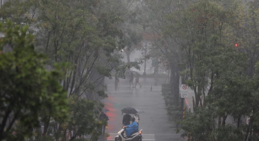 A szuper tájfun hatására több tízmillió tonnányi víz zúdult egy tajvani településre