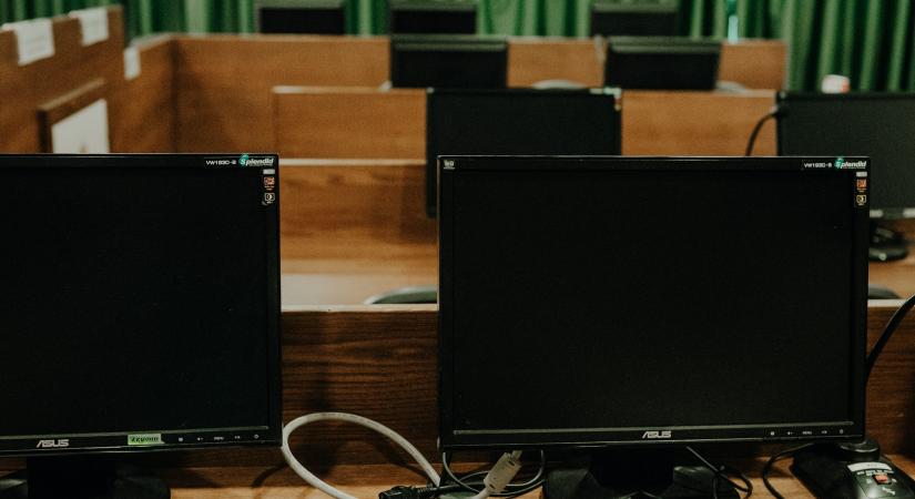 Virtuális bíróságok: a digitális igazságszolgáltatás előnyei és veszélyei