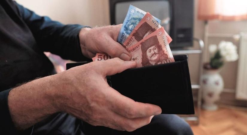 Csaknem 700 ezer forint az átlagkereset! - Itt a legfrissebb jelentés a fizetésekkel kapcsolatban