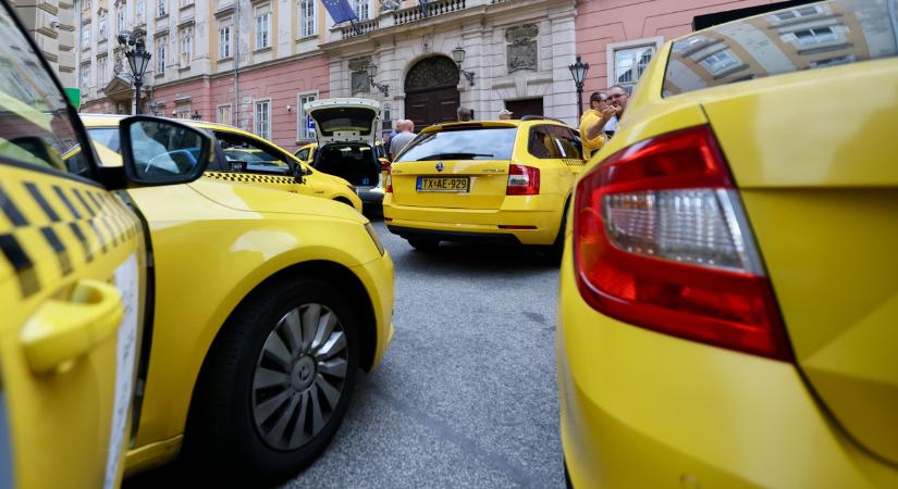 Karácsony Gergelyék ellen tüntetnek a taxisok Budapesten