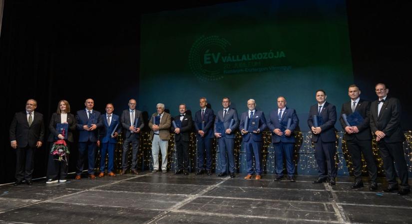 Fotókon a díjazottak: ők lettek az év vállalkozói