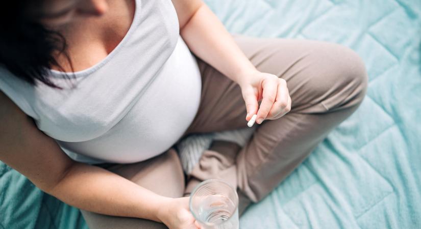 Paracetamol a terhesség alatt: biztonsággal szedhetik a kismamák?