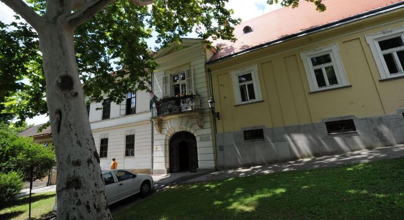 Ötvenkettedik évadát indítja a baráti társaság