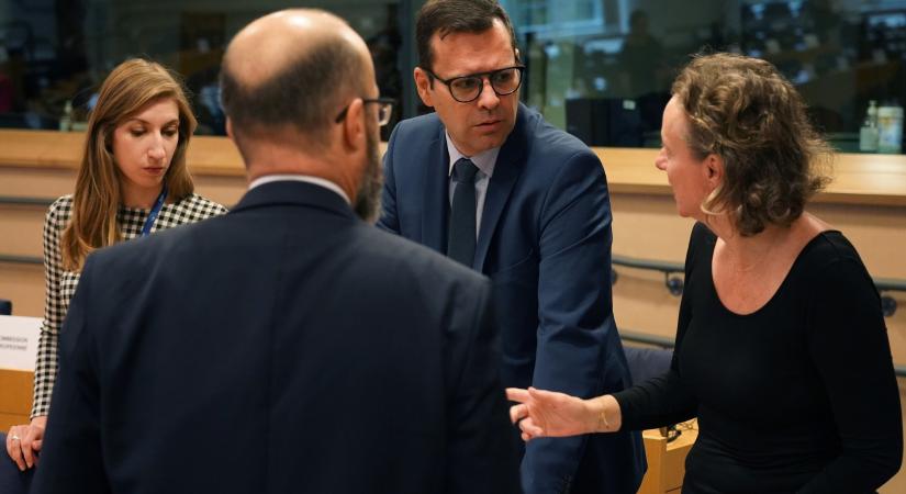 Molnár Csaba kemény üzenettel vezeti az EP Demokráciapajzs ülését