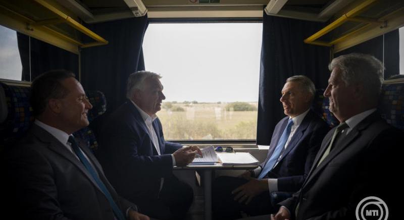 Orbán Viktor: öt órával rövidül majd le a Budapesttől Brassóig tartó út
