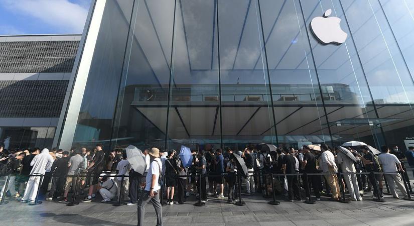 Jövőre jöhet az első, egymillió forintnál is drágább iPhone