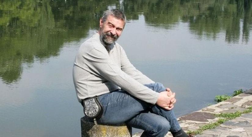 Kötetbe fűzték a rock győri és soproni költőjének életművét