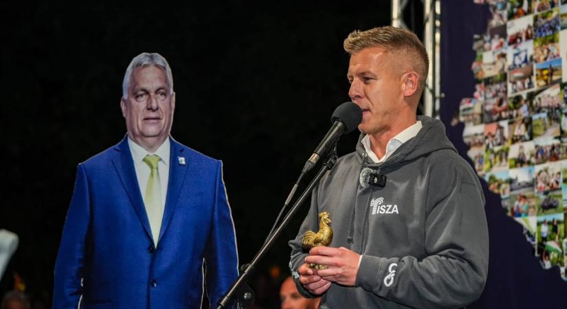 Magyar Péter ezentúl egy papírmasé Orbánnal járja az országot