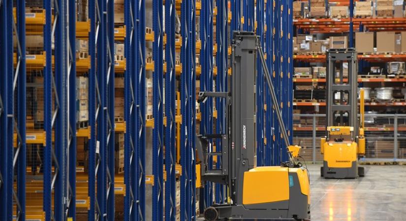Automatizálás a Gebrüder Weiss Kft-nél: stratégiai válasz a logisztikai kihívásokra a Jungheinrich megoldásával