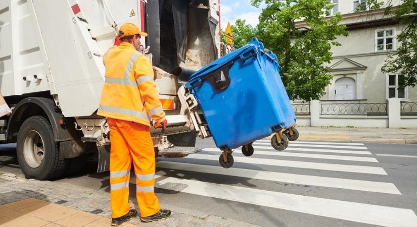 Nem indultak el a kukásautók: Fizetés nélkül nem dolgoznak