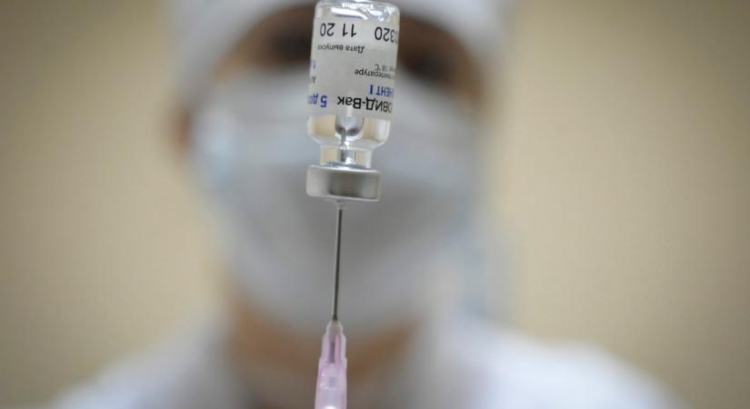 OGYÉI: több mint két hónapig értékeltük az orosz vakcinát