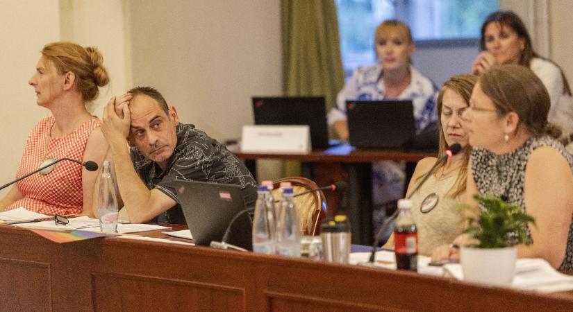 Mémmel kritizálta Kutya Párt, hogy a Fővárosi Közgyűlésben eddig nem nagyon esett szó Budapest ügyeiről