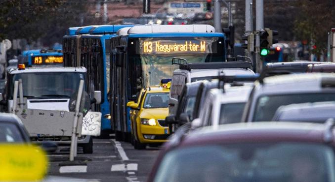 Az iskoláig követte a diáklányt az a férfi, aki a buszon fogdosni kezdte Zuglóban