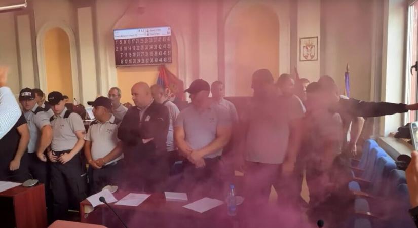 Füstbomba, borsspray, káosz a zaječari képviselő-testület ülésén