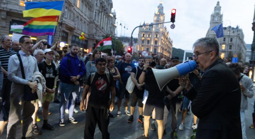 Rétvári Bence: Hadházyék rátámadtak egy papra, amiért harangozott
