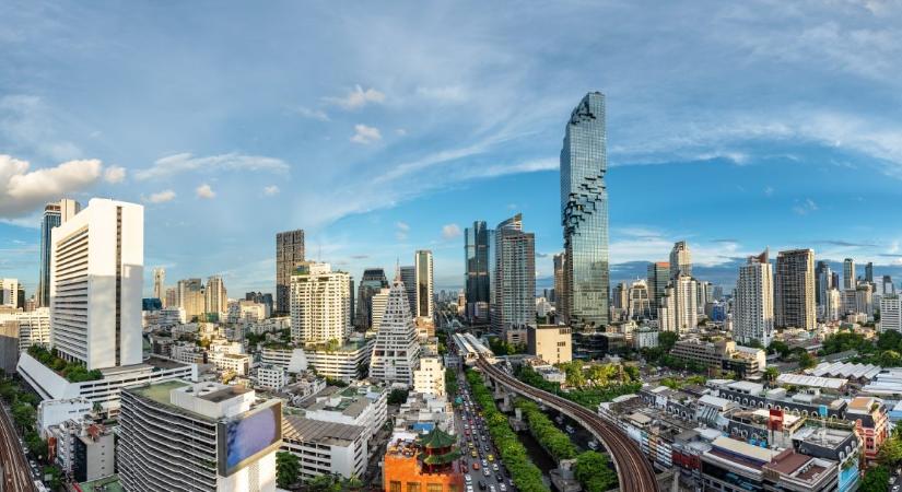 Óriási útszakasz omlott be Bangkokban – evakuálások és közlekedési káosz a thaiföldi fővárosban