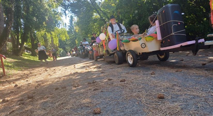 A szüret elmarad, de a felvonulást ismét megtartják Bázakerettyén