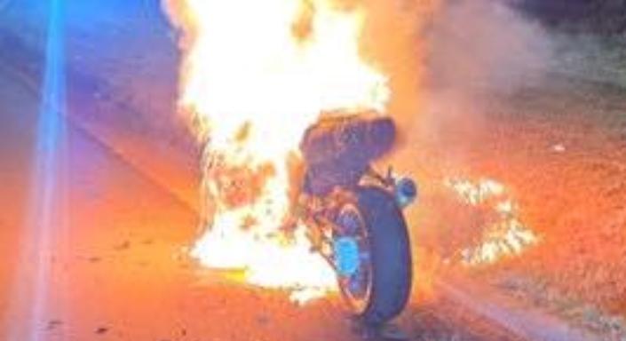 Porig égett a motorja, miután 290-nel akarta lerázni a rendőröket