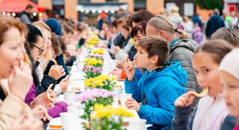 Édes hétvége: Sepsiszentgyörgy főtere a kürtőskalács fővárosává alakul