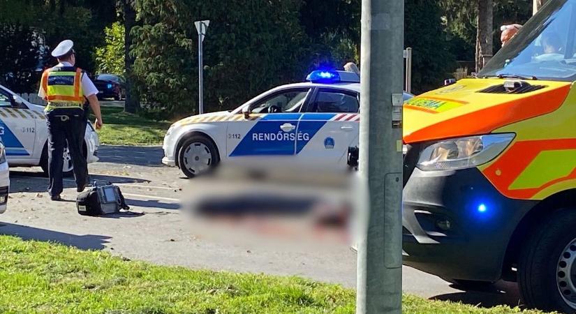 Szörnyethalt a biciklis, akit kanyarodás közben elgázolt egy autó